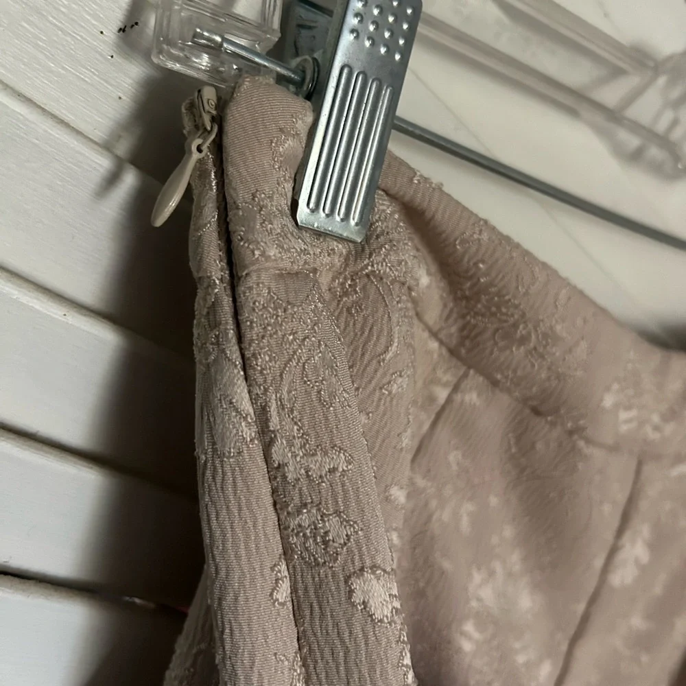 Forever 21 | Embroidered Pleated Shorts - Picture 3 of 5